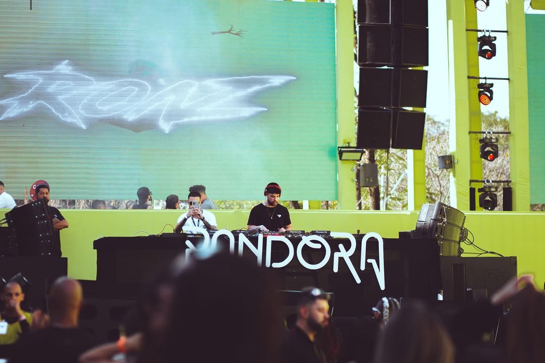 ROAZ no Pandora Festival — close nos decks
